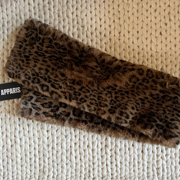 NWT APPARIS FAUX FUR LEOPARD PRINT SCARF - Picture 3 of 6
